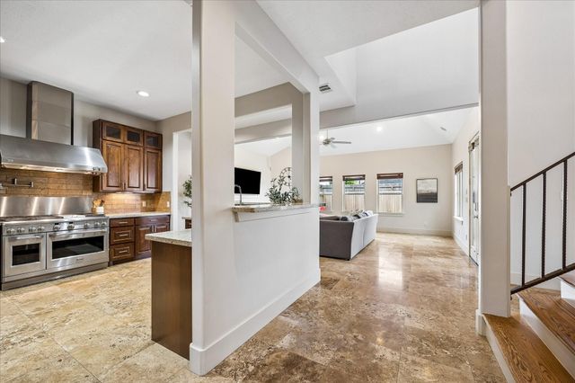 6010 Tyne Street, Houston, TX 77007