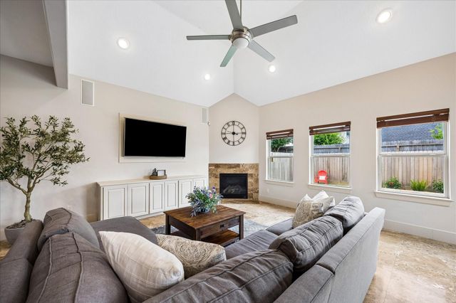 6010 Tyne Street, Houston, TX 77007