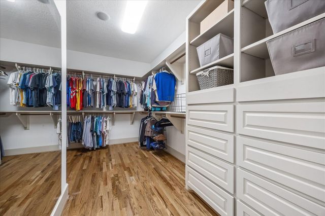 6010 Tyne Street, Houston, TX 77007