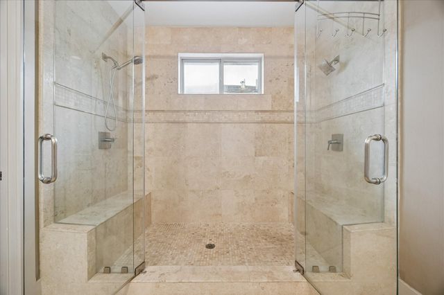 6010 Tyne Street, Houston, TX 77007