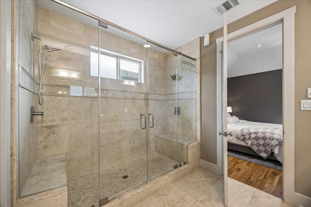 6010 Tyne Street, Houston, TX 77007