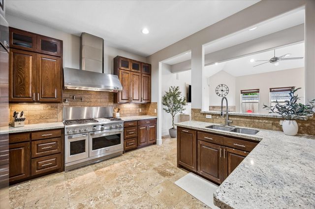 6010 Tyne Street, Houston, TX 77007
