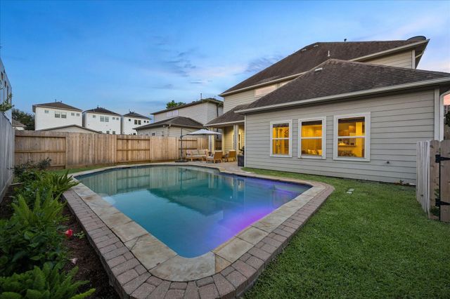 6010 Tyne Street, Houston, TX 77007