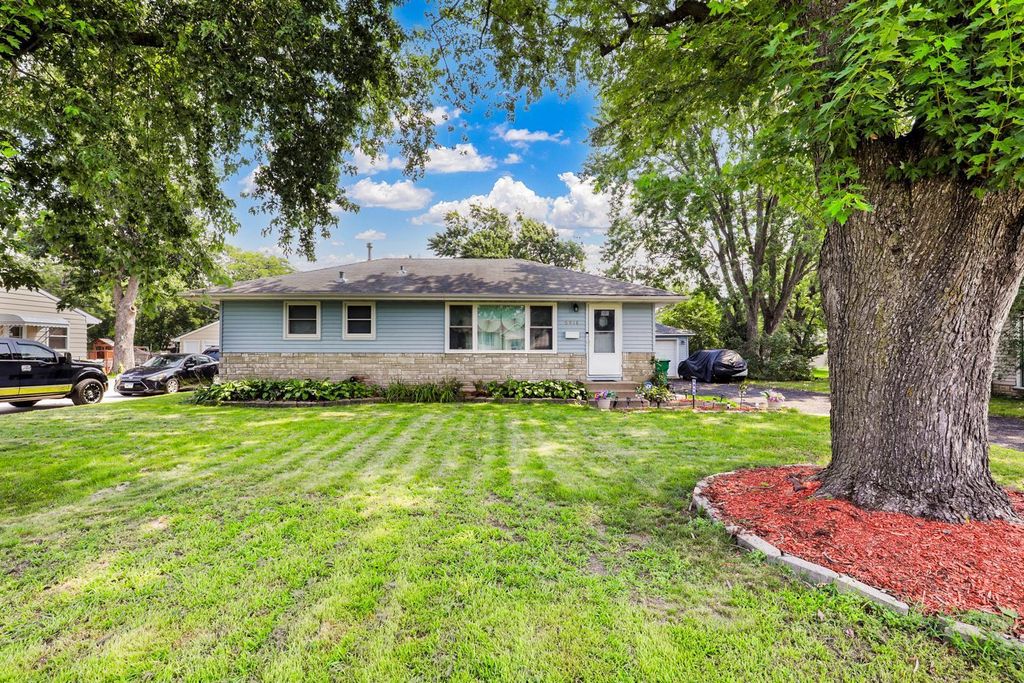 5918 Xerxes Avenue N, Brooklyn Center, MN 55430