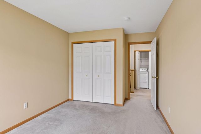 454 Willoughby Way W, Hopkins, MN 55305