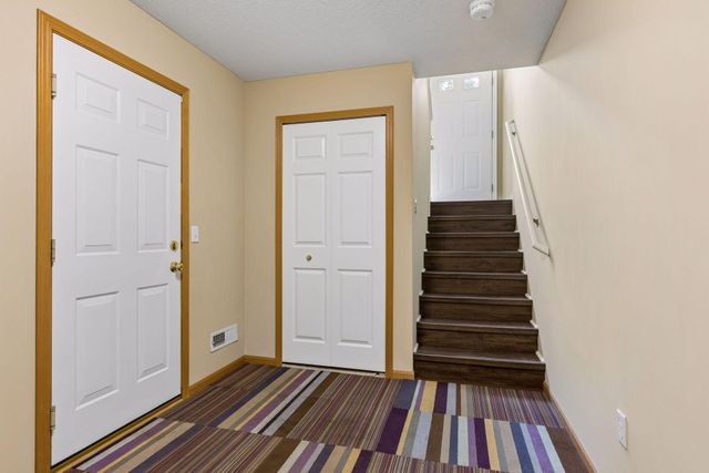454 Willoughby Way W, Hopkins, MN 55305