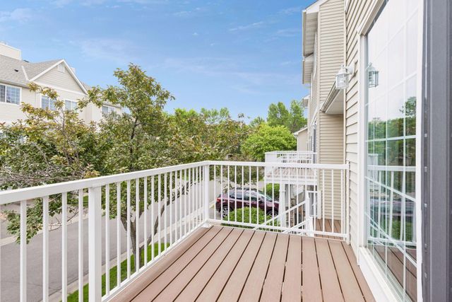 454 Willoughby Way W, Hopkins, MN 55305