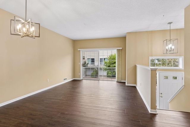 454 Willoughby Way W, Hopkins, MN 55305