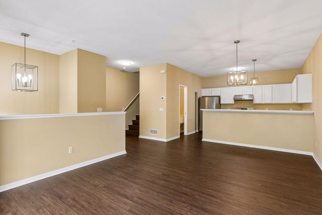 454 Willoughby Way W, Hopkins, MN 55305
