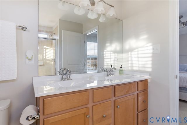 8216 Creekside Bluffs Ln, Mechanicsville, VA 23111