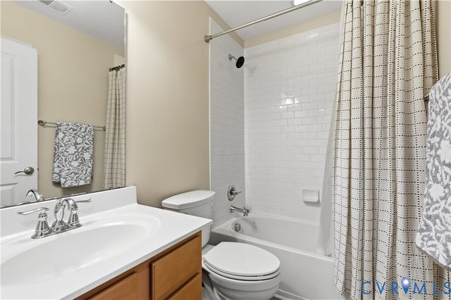 8216 Creekside Bluffs Ln, Mechanicsville, VA 23111