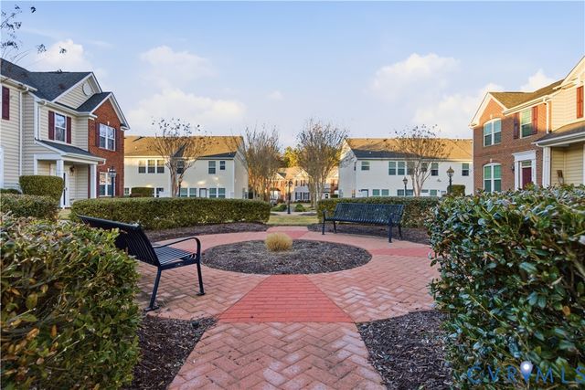 8216 Creekside Bluffs Ln, Mechanicsville, VA 23111