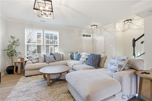 8216 Creekside Bluffs Ln, Mechanicsville, VA 23111