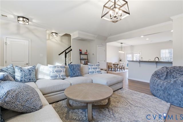 8216 Creekside Bluffs Ln, Mechanicsville, VA 23111