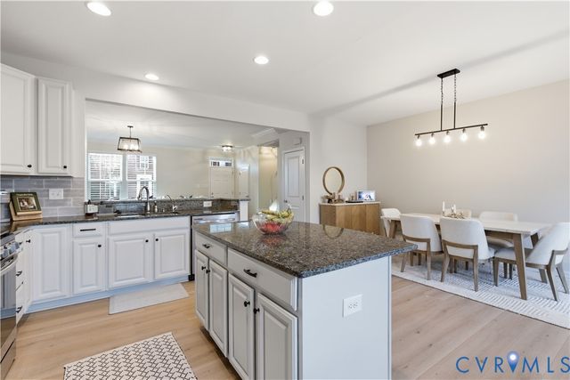 8216 Creekside Bluffs Ln, Mechanicsville, VA 23111