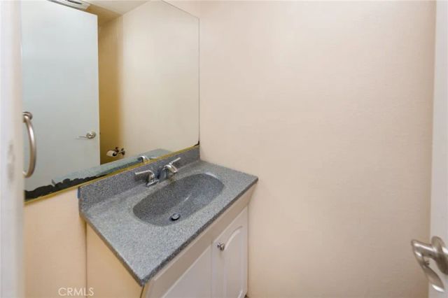 13819 Burbank Boulevard 7, Van Nuys, CA 91401