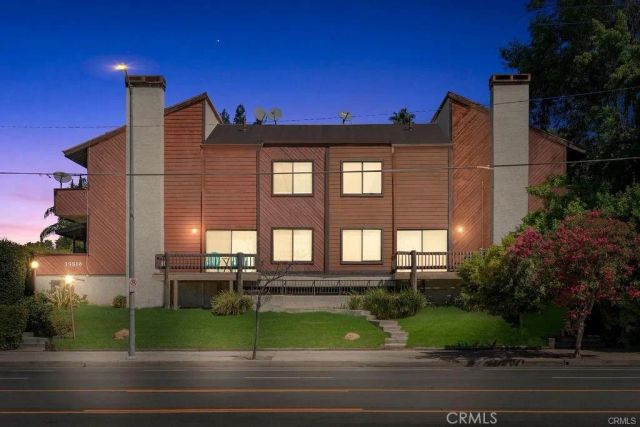 13819 Burbank Boulevard 7, Van Nuys, CA 91401
