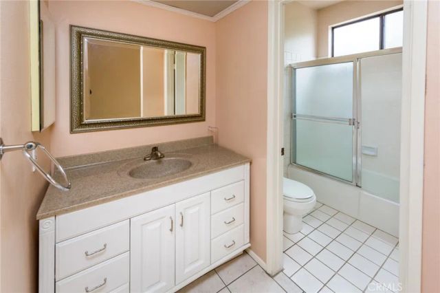 13819 Burbank Boulevard 7, Van Nuys, CA 91401