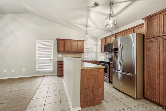 18717 E 50th Place S, Tulsa, OK 74134