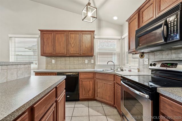 18717 E 50th Place S, Tulsa, OK 74134