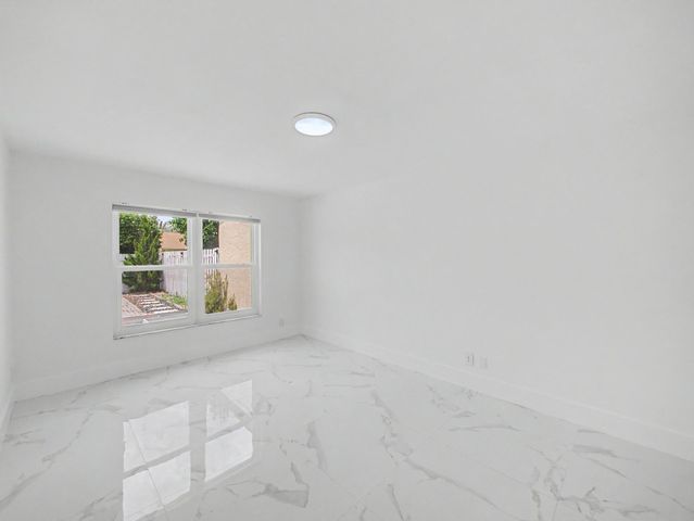 8464 Lake Worth Court, Wellington, FL 33467