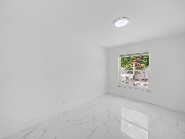 8464 Lake Worth Court, Wellington, FL 33467