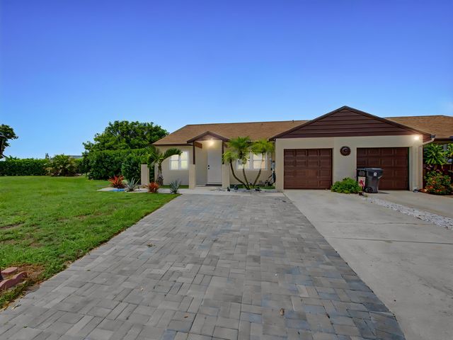 8464 Lake Worth Court, Wellington, FL 33467