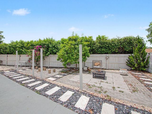 8464 Lake Worth Court, Wellington, FL 33467