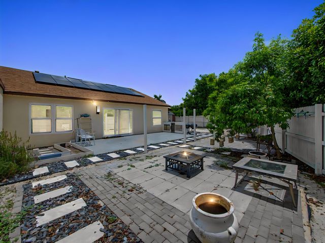 8464 Lake Worth Court, Wellington, FL 33467