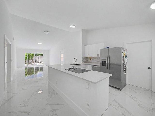 8464 Lake Worth Court, Wellington, FL 33467