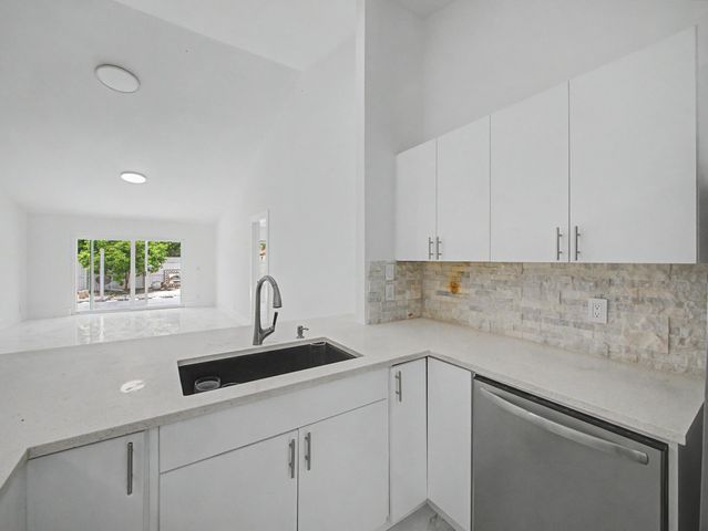 8464 Lake Worth Court, Wellington, FL 33467