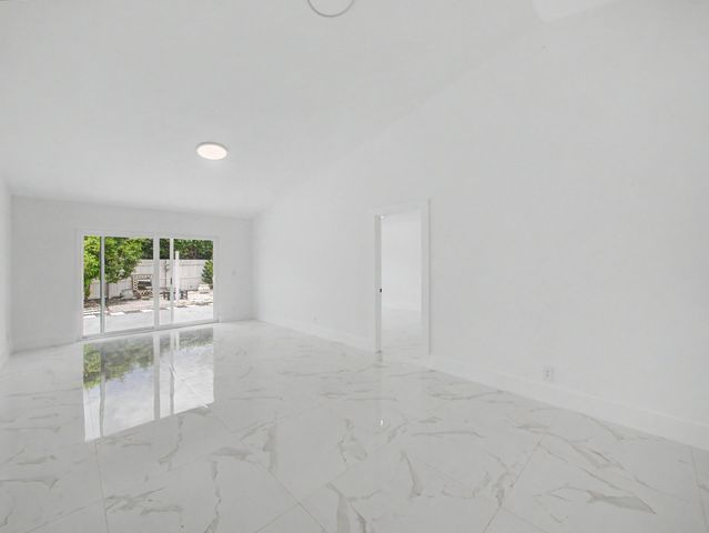 8464 Lake Worth Court, Wellington, FL 33467