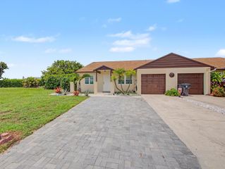 8464 Lake Worth Court, Wellington, FL 33467