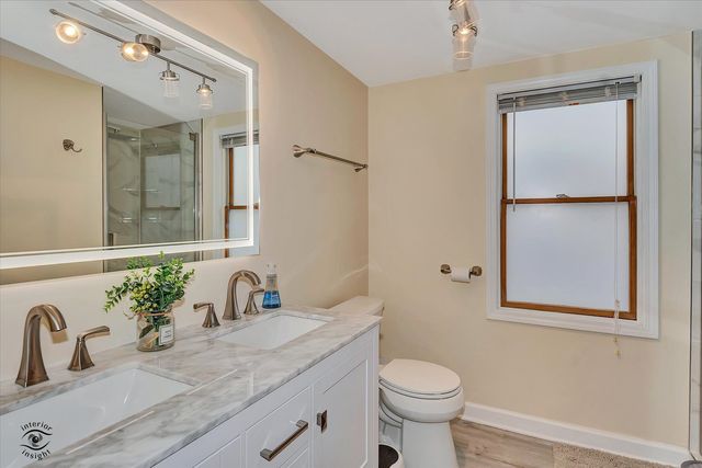 9521 S Sawyer Avenue, Evergreen Park, IL 60805