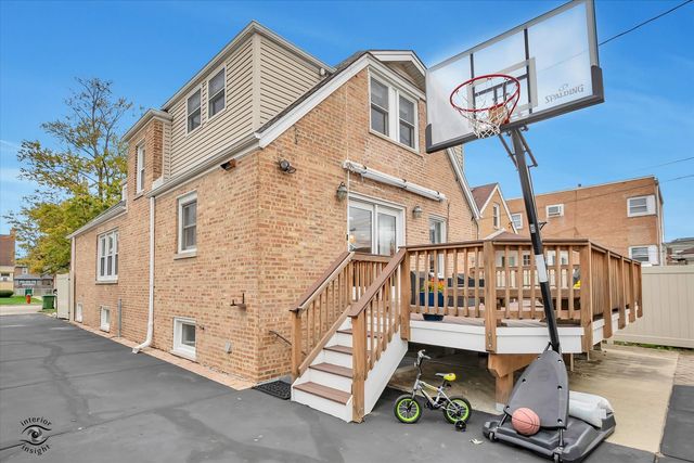 9521 S Sawyer Avenue, Evergreen Park, IL 60805