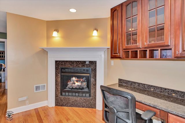 9521 S Sawyer Avenue, Evergreen Park, IL 60805