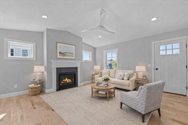 262-1 Midland Avenue, South Burlington, VT 05453