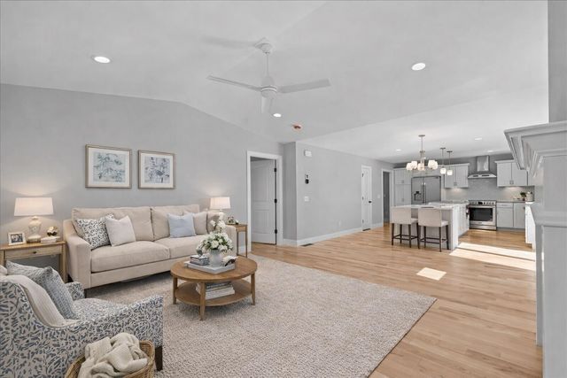 262-1 Midland Avenue, South Burlington, VT 05453