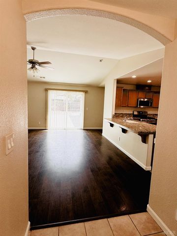 5824 E Kaviland Avenue, Fresno, CA 93727