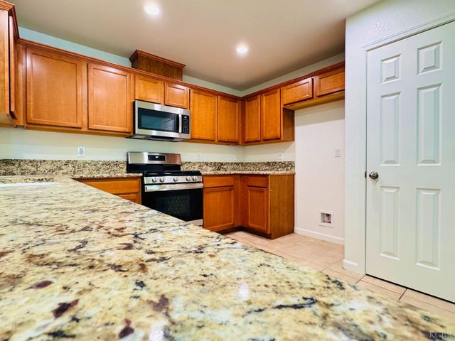 5824 E Kaviland Avenue, Fresno, CA 93727