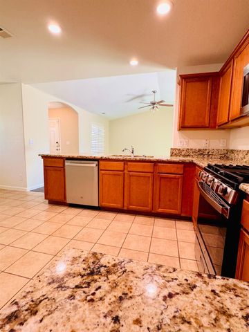 5824 E Kaviland Avenue, Fresno, CA 93727