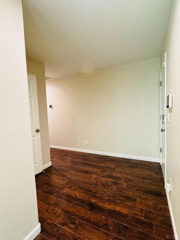 5824 E Kaviland Avenue, Fresno, CA 93727
