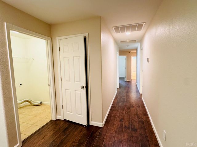 5824 E Kaviland Avenue, Fresno, CA 93727