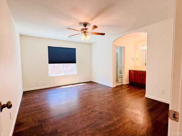 5824 E Kaviland Avenue, Fresno, CA 93727