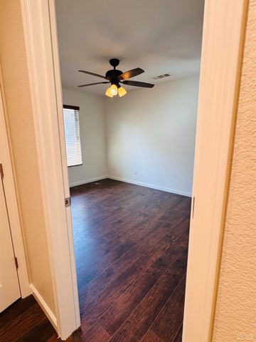 5824 E Kaviland Avenue, Fresno, CA 93727
