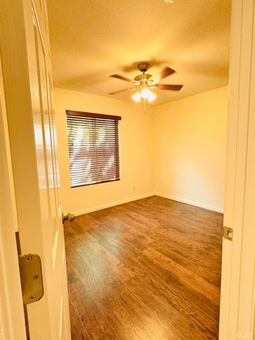 5824 E Kaviland Avenue, Fresno, CA 93727