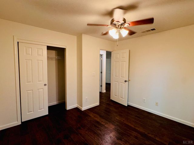 5824 E Kaviland Avenue, Fresno, CA 93727