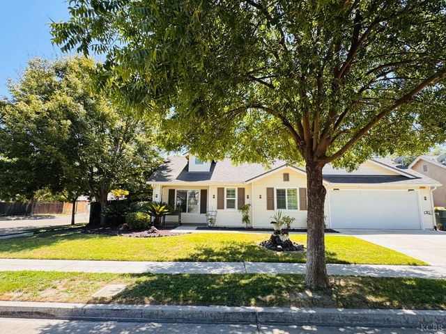 5824 E Kaviland Avenue, Fresno, CA 93727