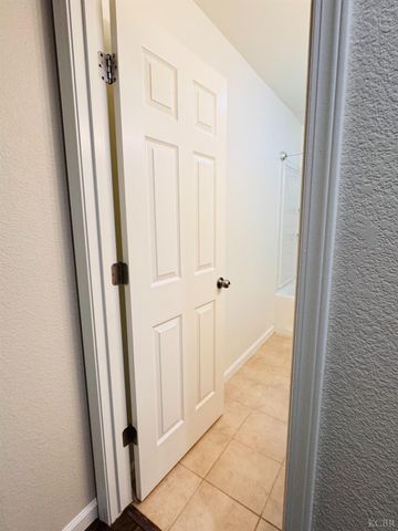 5824 E Kaviland Avenue, Fresno, CA 93727