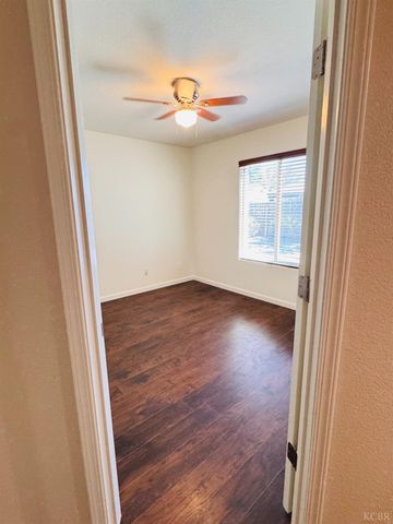 5824 E Kaviland Avenue, Fresno, CA 93727